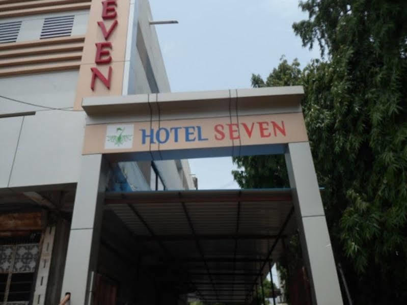 Hotel Seven Ахмедабад Экстерьер фото