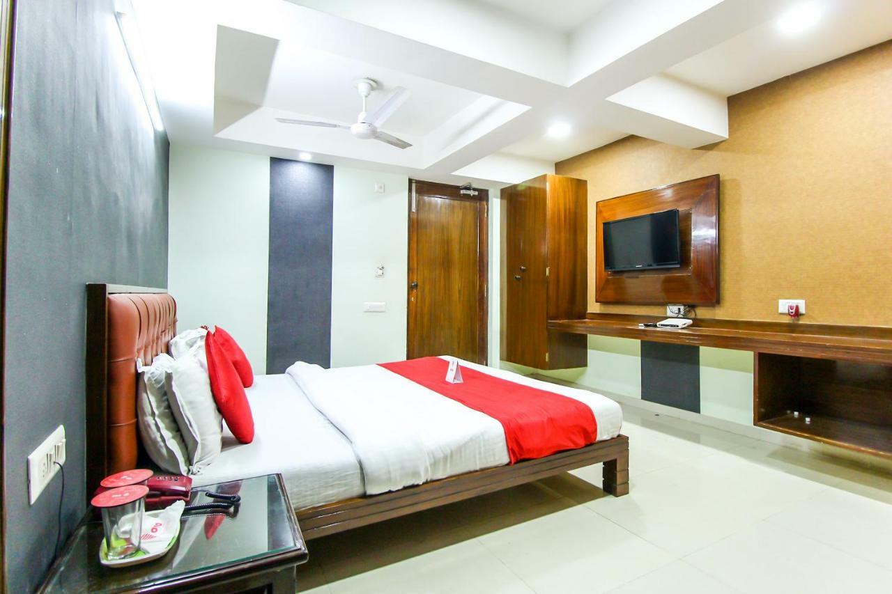 Hotel Seven Ахмедабад Экстерьер фото